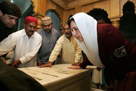 Benazir Bhutto at Zulfiqar Bhutto's mausoleum in Larkana