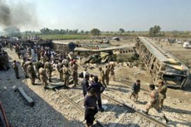 pakistan train crash