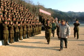 Kim jong Il reviews troops