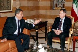 Lebanese Prime Minister Fuad Siniora (R) meets with Arab League Secretary General Amr Mussa