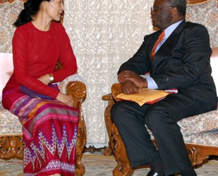 Aung San Suu Kyi with Ibrahim Gambari