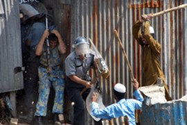 Textile workers clash in Bangladesh