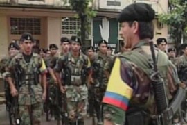 farc soldiers grab