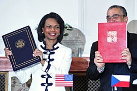 US Secretary of State Condoleezza Rice (L) and her Czech counterpart Karel Schwarzenberg