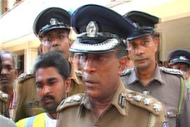 sri lankans register on police order