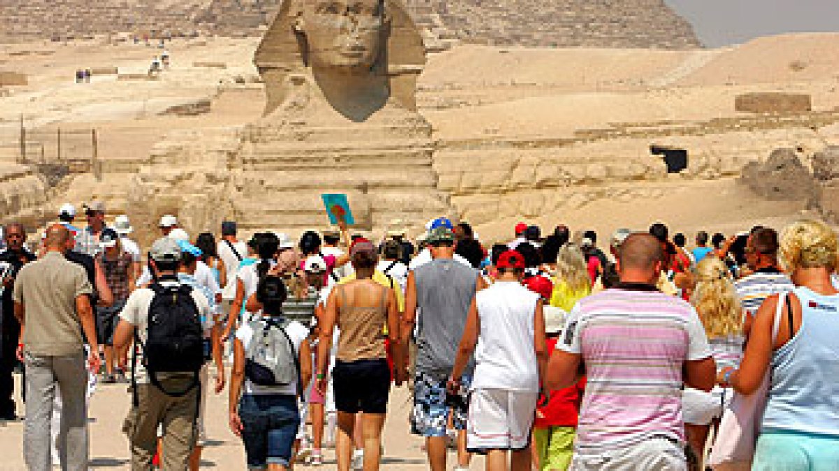 why have tourist numbers to egypt fallen drastically since 2011