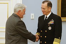 The chairman of the US Joint Chiefs of Staff, Admiral Michael Mullen (R), shakes hands with Lithuanian President Valdas Adamkus
