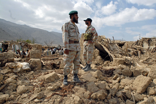 Pakistan quake - SOLDIERS