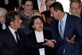 French President Nicolas Sarkozy (L) talks with his Syrian counterpart Bashar al-Assad