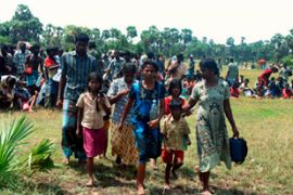 Sri Lanka civilians fleeing - pic from military