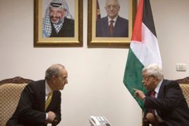 George Mitchell, US envoy, meets Mahmoud Abbas, Palestinian president
