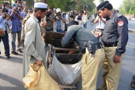 Lahore police search for bombs