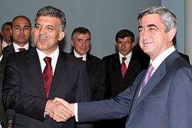 Turkish President Abdullah Gul (L) and Armenian President Serge Sargsyan