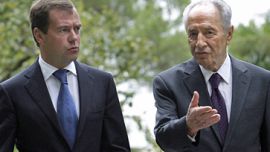 Peres visiting Medvedev