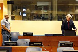 Former Bosnian Serb leader Radovan Karadzic (R) appears in the courtroom of the ICTY War Crimes tribunal in the Hague on November 3, 2009