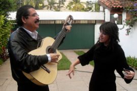 Manuel Zelaya, Honduras president, plays guitar for daughter