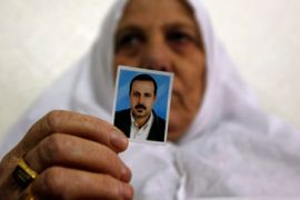 Mother of murdered Hamas member Mahmoud al-Mabhouh shows photo