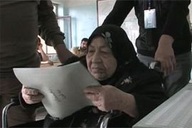 iraq vote old woman youtube - mike hanna pkg