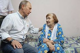 Russian Prime Minister Vladimir Putin (L) talks to a woman who was evacuated from a village ravaged by wildfires at the Lazurny children''s health resort in the Nizhny Novgorod region, Russia, 30 July 2010