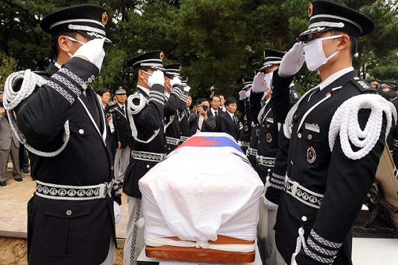 north korea defector hwang jang-yop south korea funeral