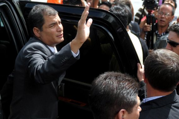 Rafael Correa, Ecuador''s president, attend wake