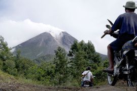 indonesia volcano merapi smoking