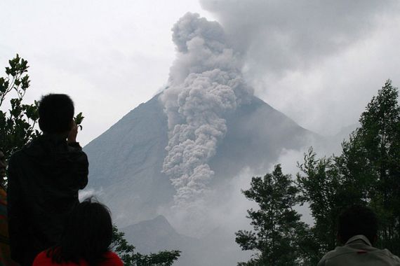 indonesia volcano mount merapi