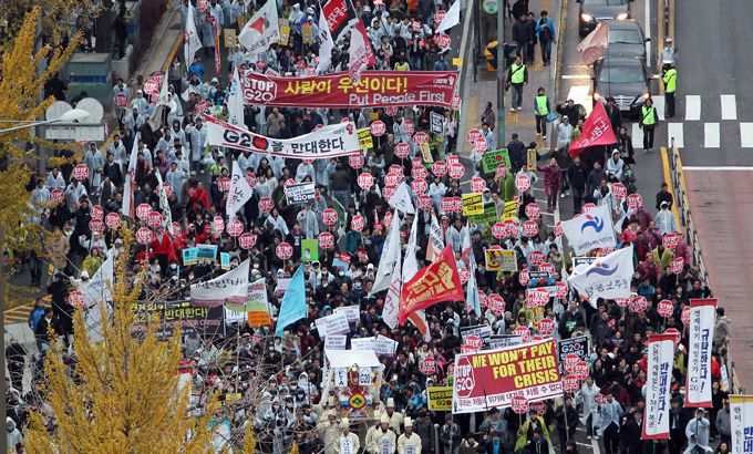 Civic groups, trade unions and foreign activists march in Seoul protesting G20 summit