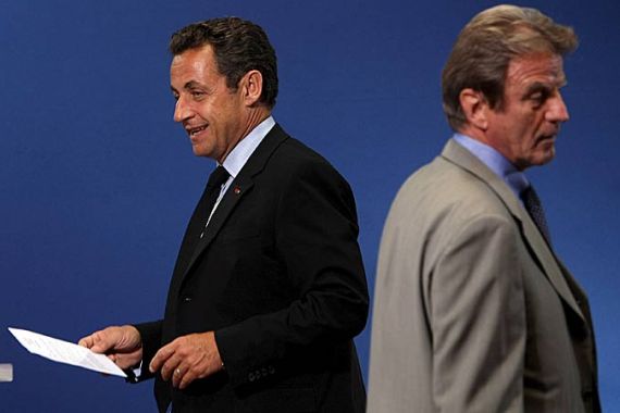 France''s President Nicolas Sarkozy (L) and French Foreign Minister Bernard Kouchner