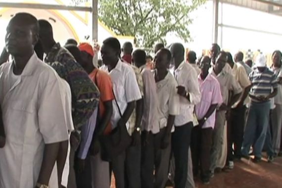Voters line up to register for upcoming Sudan referendum