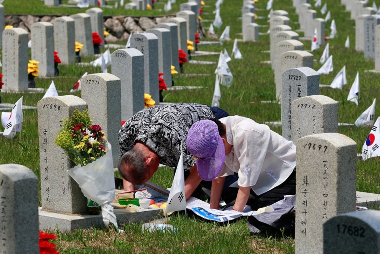 South Korea Commemorate The War Dead