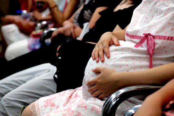 Pregnant women wait for clinical exams in China
