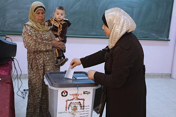 Jordan election, woman casts ballot