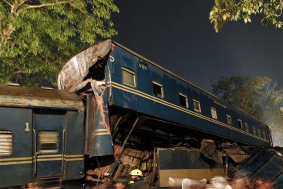 bangladesh train crash