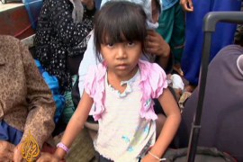 Girl among villagers fleeing Cambodia-Thai border clashes