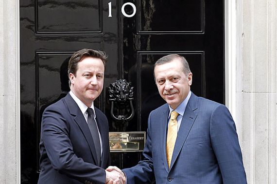 British Primer Minister David Cameron (L) and his Turkish counterpart Recep Tayyip Erdogan, London