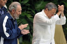Fidel Castro (L) and Raul Castro