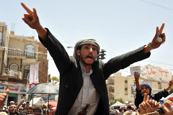 Yemen - protesters clash with police