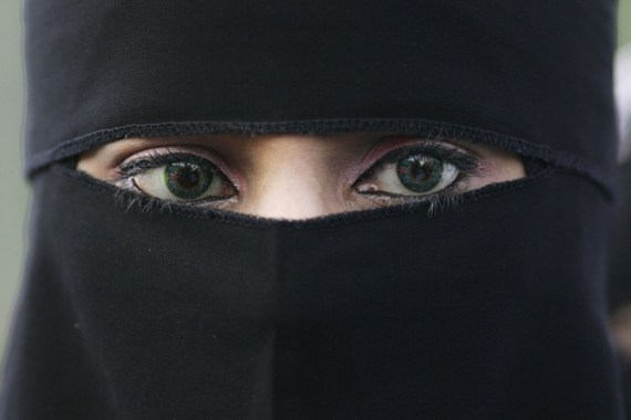 woman in niqab, close up