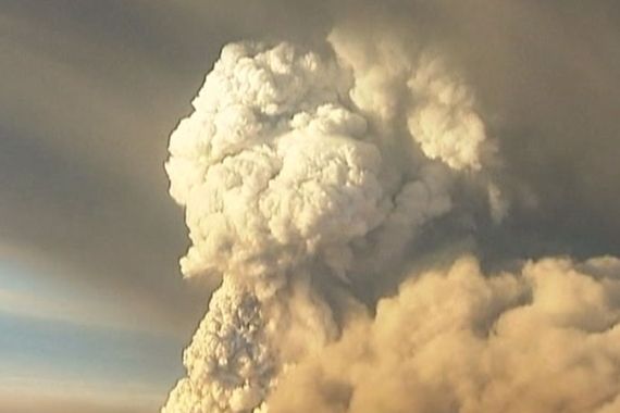 Ash cloud from Grimsvotn volcano