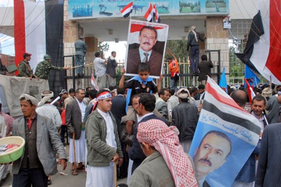 Supporters of Yemeni President Ali Abdullah Saleh
