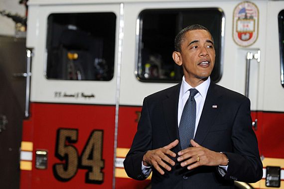 US President Barack Obama addresses firefighters at the Midtown Firehouse (Engine 54, Ladder 4, Battalion 9) in New York