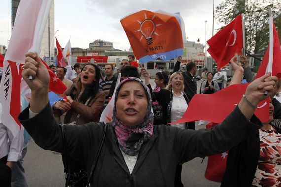 AKP takes poll lead