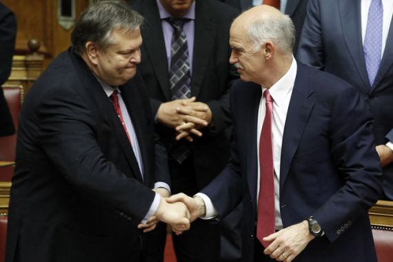 Greece''s Prime Minister George Papandreou (R) shakes hands