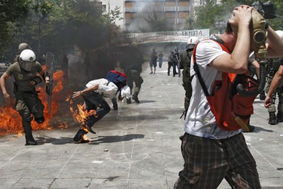 Strike protests in Athens turn violent | News | Al Jazeera