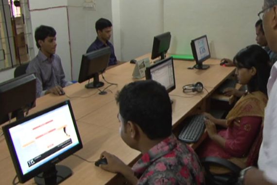 Bangladesh cashes in on outsourcing