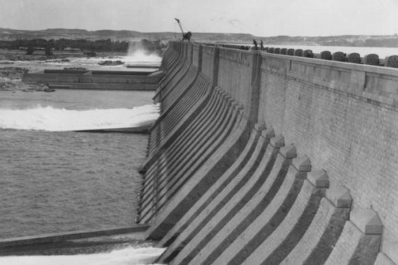 Struggle over the Nile - Lori Pottinger - Aswan dam