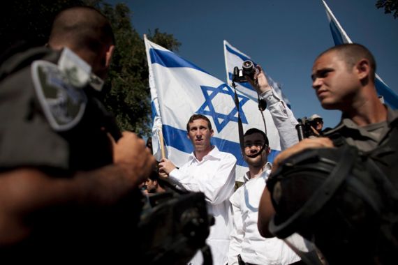 Right-wing Israeli bystanders