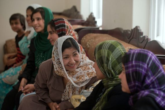 Afghan women in line for cosmetics school