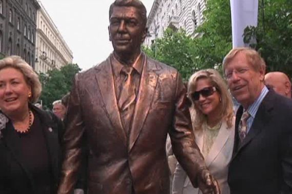 Ronald Reagen statue unveiled in London